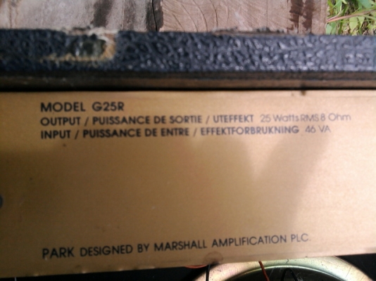 ตู้แอมป์กีต้าโซโล่/คอร์ด ยี่ห้อ PARK 3,900.-