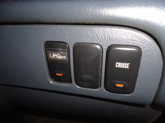 ขาย HYUNDAI  SONATA ปี 96 เกียร์ธรรมดา เครื่องสภาพดีมากเงียบ เรียบ ติดแก๊ส LPGลงเล่มแล้ว