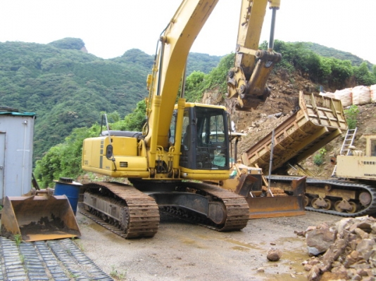 รถขุด KOMATSU PC200-6 sn:90589ปี1995 ,7996Hr. รถนอกนำเข้าจากญี่ปุ่น สภาพดีมาก ราคาไม่แพงครับ