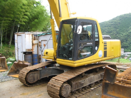 รถขุด KOMATSU PC200-6 sn:90589ปี1995 ,7996Hr. รถนอกนำเข้าจากญี่ปุ่น สภาพดีมาก ราคาไม่แพงครับ