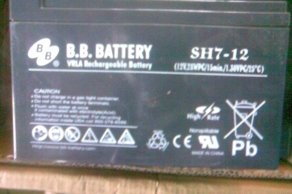 แบตเตอรีแห้ง 12 v สภาพใหม่ 9 แอมสภาพดีครับของใหม่ครับ อายุการใช้งาน 3-4 ปีครับ ใส่รถเครื่อง หรือเครื่องสำรองไฟได้ครับ หรือแปงทำอย่างอื่นครับ ราคานี้คุ้มครับ