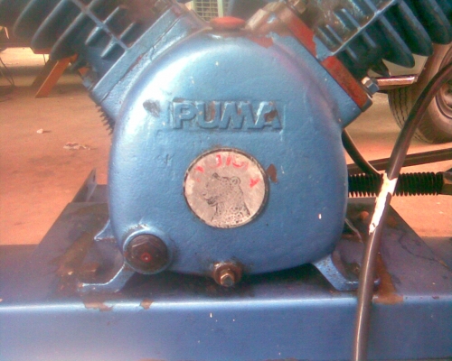 ปั้มลม พูมา 150 ลิตรสภาพเดิมๆครับ  มอเตอร์ขนาด 2 แรงของโตชิบาสภาพพร้อมใช้งานครับเก็บลมดีครัลราคานี้คุ้มครับเบิกใหม่สามหมื่นกว่าครับรุ่นนี้ใช้ยาวครับ