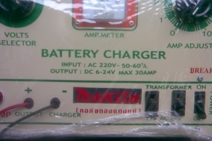 เครื่องชาดแบต 30 แอม ของ makitaขนาด 30 แอมทองแดงแท้ของmakita ทองแดงแท้ครับสภาพใหม่ครับใช้งานยาวครับราคานี้คุ้มมากๆครับ