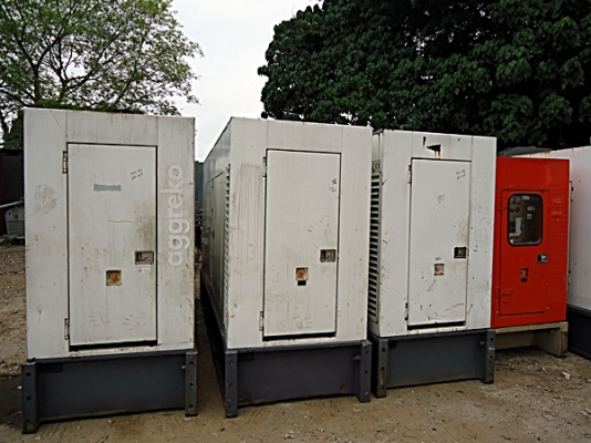 ขายเครื่องปั่นไฟ CUMMINS BIG CAM 3 STC 325KVA อยู่ในตู้เก็บเสียงอย่างดี