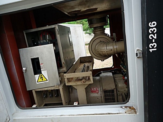 ขายเครื่องปั่นไฟ CUMMINS BIG CAM 3 STC 325KVA อยู่ในตู้เก็บเสียงอย่างดี