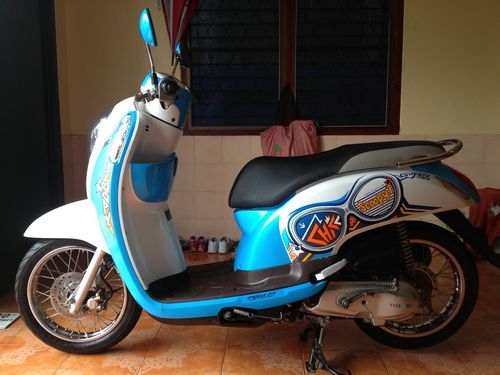 HONDA SCOOPY I ตัวใหม่ล่าสุด(ไฟฝัง)ลายLOVERรถปี2012วิ่ง2xxxโลสวยกริ้บพร้อมใช้งานมีเล่มพร้อมโอน