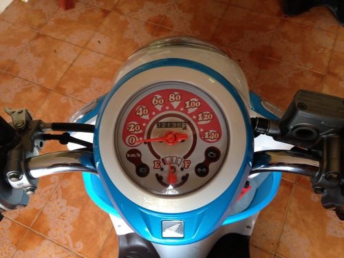 HONDA SCOOPY I ตัวใหม่ล่าสุด(ไฟฝัง)ลายLOVERรถปี2012วิ่ง2xxxโลสวยกริ้บพร้อมใช้งานมีเล่มพร้อมโอน