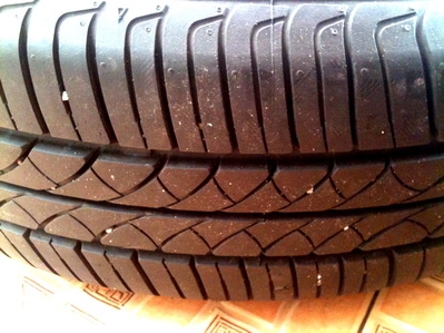 ยางใหม่และล้อ 14 นิ้ว พร้อมฝาครอบใหม่ทั้งชุด  สเปค 4รู100 ยางปี 12-13 Maxxis 165-70-14