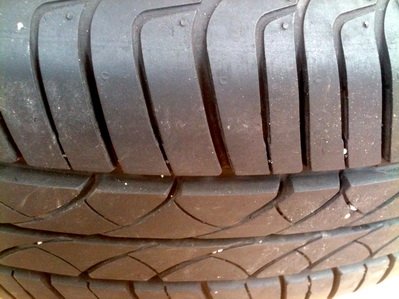 ยางใหม่และล้อ 14 นิ้ว พร้อมฝาครอบใหม่ทั้งชุด  สเปค 4รู100 ยางปี 12-13 Maxxis 165-70-14