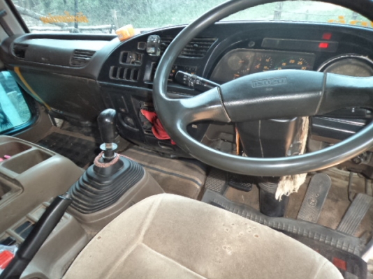 ขายรถ6ล้ออีซูซุเดก้าดั้ม195 แรง สภาพสวยพร้อมใช้งานคับ