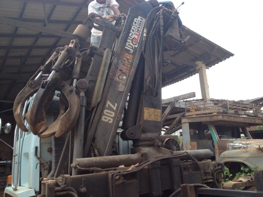 ขายสิบล้อ2เพลาดั้ม ISUZU 195 เกียรฟูลเลอร์ ดั้มSMM ติดเครนเครนพับยี่ห้อ HIAB JONSERED 90Z 4ปลอก 8เมตร 4ตันครึ่ง มือขยุ้มเหล็ก