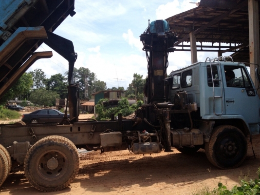 ขายสิบล้อ2เพลาดั้ม ISUZU 195 เกียรฟูลเลอร์ ดั้มSMM ติดเครนเครนพับยี่ห้อ HIAB JONSERED 90Z 4ปลอก 8เมตร 4ตันครึ่ง มือขยุ้มเหล็ก