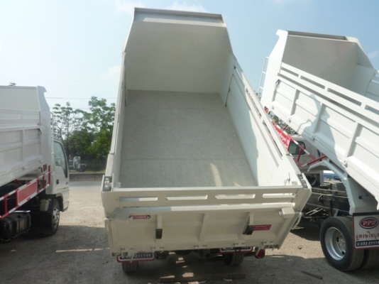 ISUZU NKR ตาหวาน 115 HP 4 สูบ  4 ล้อ ป้่ายเล็กไม่ติดเวลา