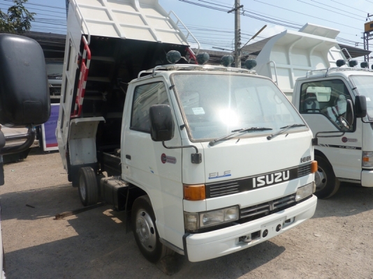 ISUZU NKR ตาหวาน 115 HP 4 สูบ  4 ล้อ ป้่ายเล็กไม่ติดเวลา
