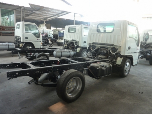 ISUZU NKR ตาเพชร  150 HP 4 สูบ ป้ายเล็กไม่ติดเวลา 4 ล้อ