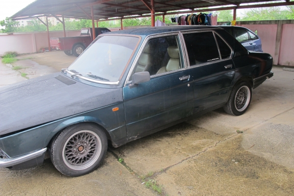 ขายรถ BMW E12 คลาสสิคเครื่อง 1G ติด GAS LPGแล้ว 29000 ราคาถูกกว่ามอเตอร์ไซค์ กันแดดกันฝน