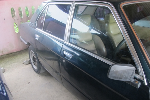 ขายรถ BMW E12 คลาสสิคเครื่อง 1G ติด GAS LPGแล้ว 29000 ราคาถูกกว่ามอเตอร์ไซค์ กันแดดกันฝน