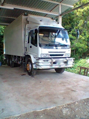 รถอิซูซุ 10  ล้อ ตู้เย็น 320 แรงม้า  ปี 49 สนใจติดต่อ 081 - 6079515