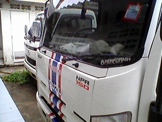 ขายดาวน์รถบรรทุก6ล้อกลาง NPR 75K 150แรงม้า