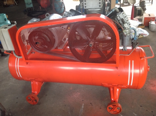 ขายเครื่องปั้มลมเก่าญี่ปุ่น 3 สูบ ทูสเตดยี่ห้อ BANZAI หรือ IWATA ขนาด. 15 แรงม้าสภาพสวยมากๆ สีเดิมๆ ไฟ 380 v พร้อมใช้งานทันที