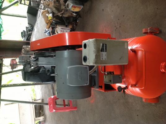 ขายเครื่องปั้มลมเก่าญี่ปุ่น 3 สูบ ทูสเตดยี่ห้อ BANZAI หรือ IWATA ขนาด. 15 แรงม้าสภาพสวยมากๆ สีเดิมๆ ไฟ 380 v พร้อมใช้งานทันที