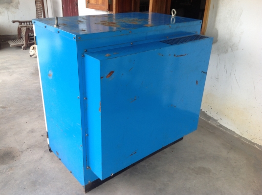 ขายเครื่องปั้มลมเก่าญี่ปุ่นแบบตู้เก็บเสียง ขนาด 3 สูบ ทูสเตด ยี่ห้อ Maiji ขนาด 7.5 แรงม้า( 5.5 kw). สภาพสวยสุดๆรุ่นใหม่ สีเดิมๆ ยังไม่เคยใช้งานในไทย