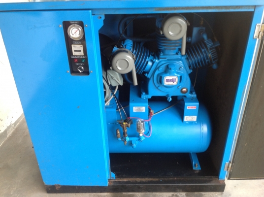 ขายเครื่องปั้มลมเก่าญี่ปุ่นแบบตู้เก็บเสียง ขนาด 3 สูบ ทูสเตด ยี่ห้อ Maiji ขนาด 7.5 แรงม้า( 5.5 kw). สภาพสวยสุดๆรุ่นใหม่ สีเดิมๆ ยังไม่เคยใช้งานในไทย