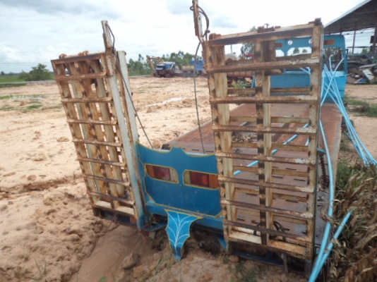 ขายรถ6ล้อหัวคัซซีพร้อมกะบะเทเลอร์เครื่อง120แรง พวงมาลัยเพาเวอร์ ช่วงล่างนิสสันยูดี