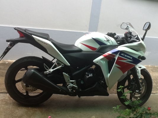 HONDA CBR 250 I ABS หัวฉีด สีขาว 2013  รุ่นล่าสุดสภาพป้ายแดง วิ่งไป 4xx กโลเมตร