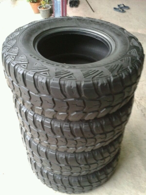 ขายยางMud KUMHO KL71 265/75R16ปี10