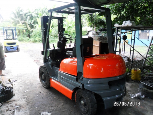 ขายด่วนโฟร์คลิฟท์2ตันดีเชลโตโยต้ารุ่น6FD20 ราคา 180000 บาท