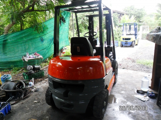 ขายด่วนโฟร์คลิฟท์2ตันดีเชลโตโยต้ารุ่น6FD20 ราคา 180000 บาท