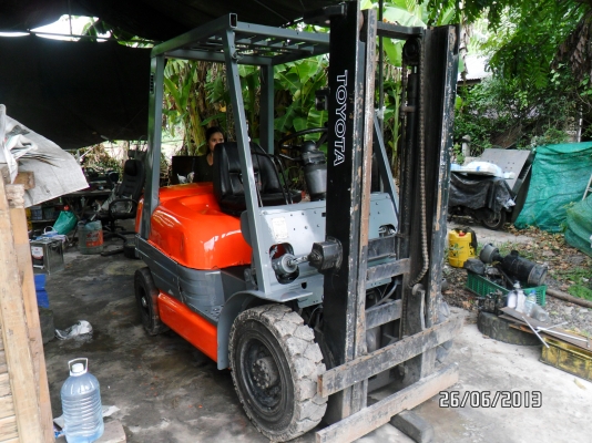 ขายด่วนโฟร์คลิฟท์2ตันดีเชลโตโยต้ารุ่น6FD20 ราคา 180000 บาท