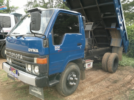 ขาย 6 ล้อ  ดั้ม TOYOTA  Dyna  200 เครื่องเดิม 11B เครื่องดี แซทซีสวย