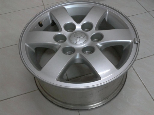 ขายล้อแม็กเปล่า มิตซูบิชิ ปาเจโร่ขอบ 16 ราคา 4,500 .-/ใส่ฟรี