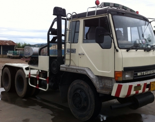 MITSUBISHI FUSO FN527 TG เครื่อง 260 HP PO9C ปี 38 รถบรรทุกสิบล้อหัวลาก 2 เพลา เครื่องแน่นแรงดีลงเล่มครบพร้อม ภายในเก๋งคอนโซลสวย แอร์เย็น พวงมาลัยเพาเวอร์ ระบบเบรคทริ๊ปฟี้ ช่วงล่างแน่นคัชซีสวยมากครับ ยางสภาพดี 80\% พร้อมลากพร้อมใช้งาน เอกสารทะเบียนครบถูกต้