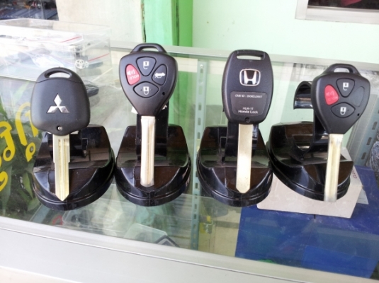 จำหน่าย  บอดี้กุญแจ รีโมท  มีหลายรุ่นคับ ทั้ง toyota  honda  mitsubishi