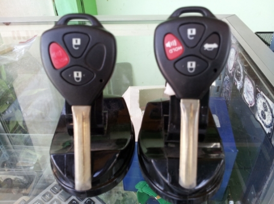 จำหน่าย  บอดี้กุญแจ รีโมท  มีหลายรุ่นคับ ทั้ง toyota  honda  mitsubishi