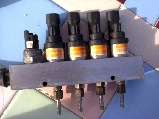 หัวฉีดแก๊ส NGV  ยี่ห้อ  BRC   หัว  พร้อมราง