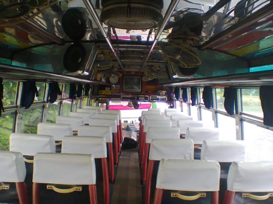 ขายบัสพัดลม40ที่นั่ง สภาพพร้อมใช้ราคา650,000บาท  สนใจโทร 081-9488850