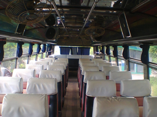 ขายบัสพัดลม40ที่นั่ง สภาพพร้อมใช้ราคา650,000บาท  สนใจโทร 081-9488850