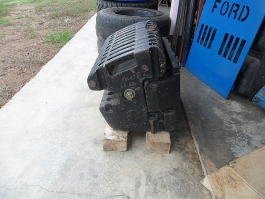 ขาย เวทถ่วงหน้ารถไถ ฟอร์ดทุกรุ่น 10S, NEW HOLLAND 40 TS TM TDทุกรุ่น ราคา20,000-35,000บาท.