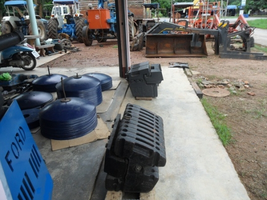 ขาย เวทถ่วงหน้ารถไถ ฟอร์ดทุกรุ่น 10S, NEW HOLLAND 40 TS TM TDทุกรุ่น ราคา20,000-35,000บาท.