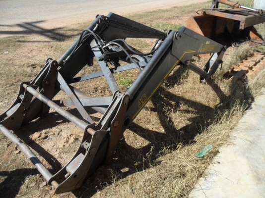 ขายแล้วครับ ชุดตักหน้าฟอร์ด 10/40 ตรงรุ่น ยี่ห้อ AGRAM 46 อุปกรณ์ครบ พร้อมเมื่อไหร่มารับได้ตลอดครับ