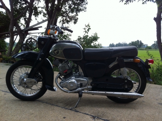 ขาย c92 ของครบ แท้ๆ สวยๆ ทะเบียนพร้อม ชุดโอน เครื่องดีโครตๆ ของเดิมทั้งคัน สีสวยๆ 0918759329