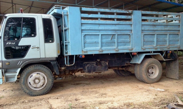 HINO FF1J 220 แรงม้า ราคาต่อรองได้ค่ะ HINO FF1J 220 แรงม้า ราคาต่อรองได้ค่ะ