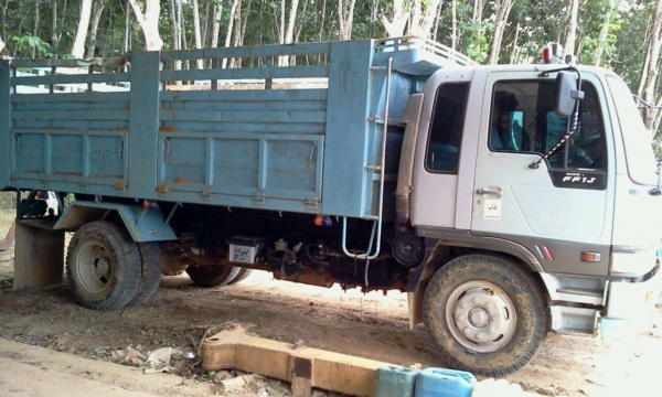 HINO FF1J 220 แรงม้า ราคาต่อรองได้ค่ะ HINO FF1J 220 แรงม้า ราคาต่อรองได้ค่ะ