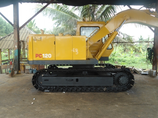 ขายรถแมคโครPC120-2 สภาพพร้อมใช้ สนใจติดต่อ บอย 085-156-2314