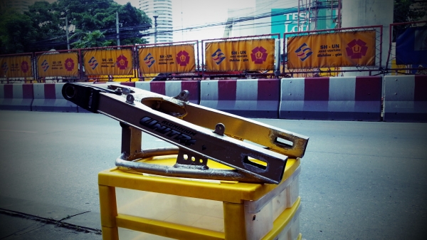 ขายสวิงอาร์ม คาวาซากิ KR Unitra (ขายแล้วครับ)