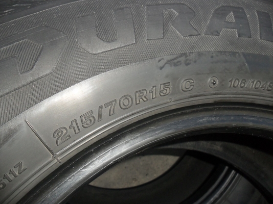 ยาง BRIDGESTONE 215/70R15 ปี09 สวยๆ 4 เส้น ราคา 2800 บาท